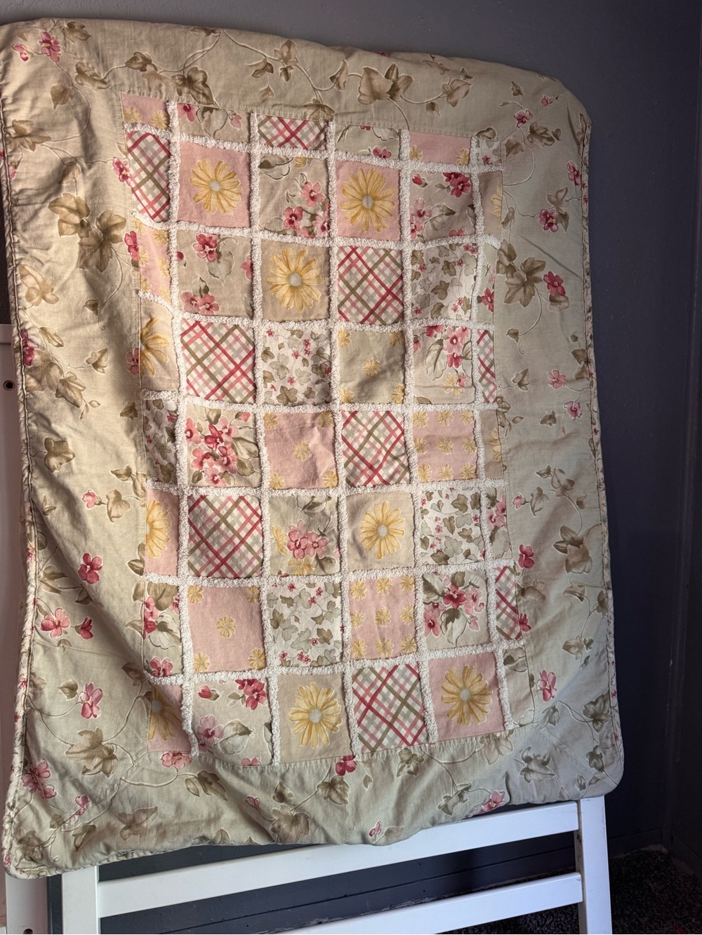 Vintage-Inspired Floral Patchwork Quilt - Pink & Cream 40x30